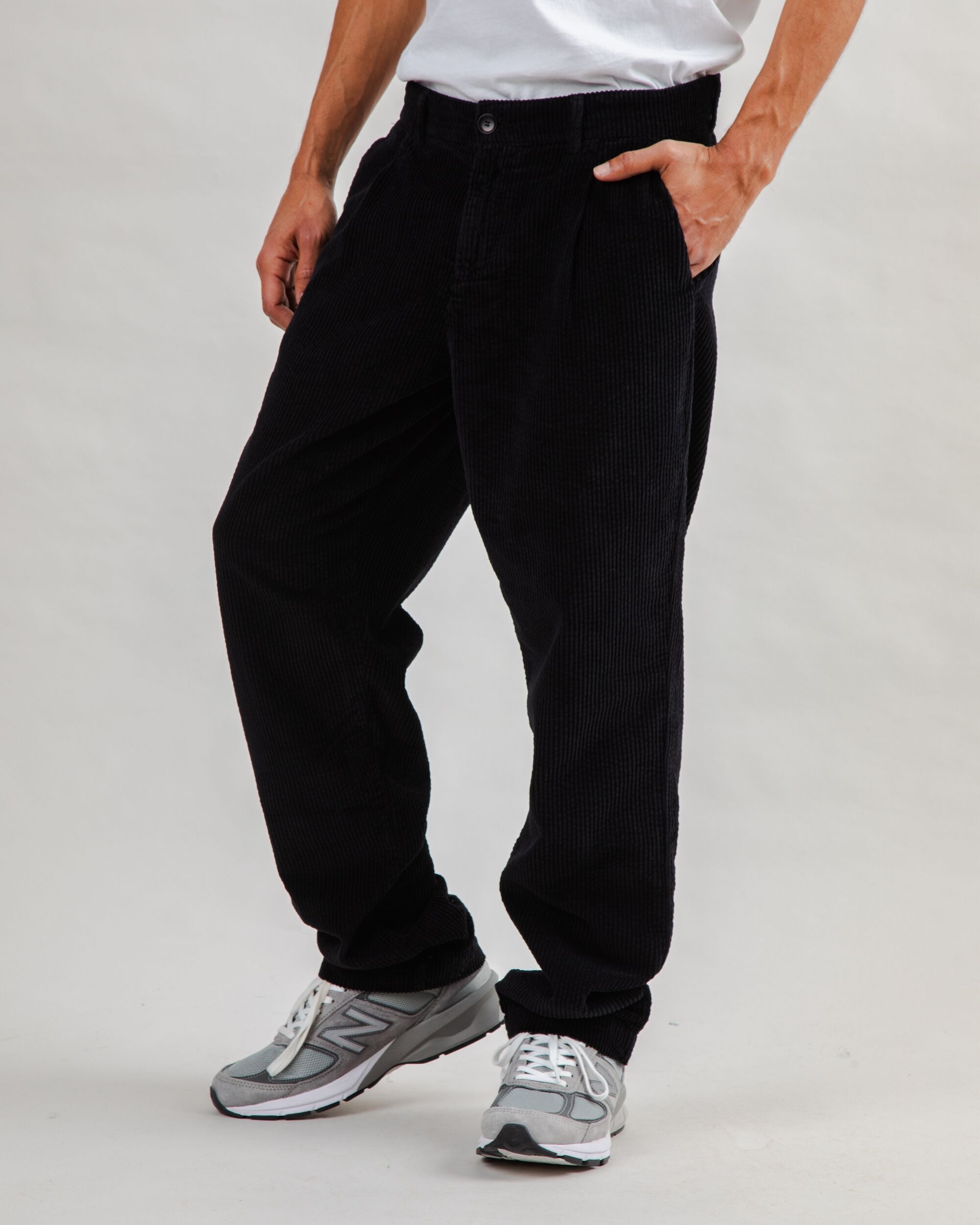 Corduroy Pleated Pants Black